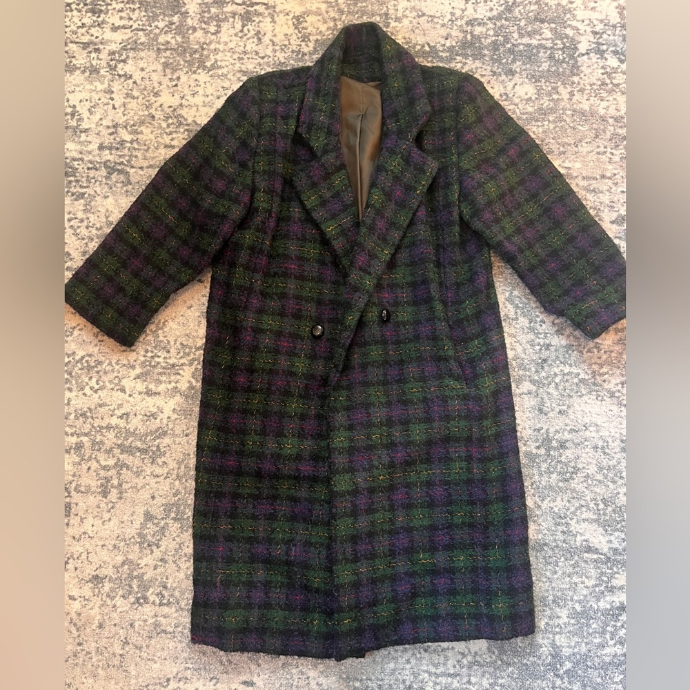 Beautiful vintage tweed plaid coat.